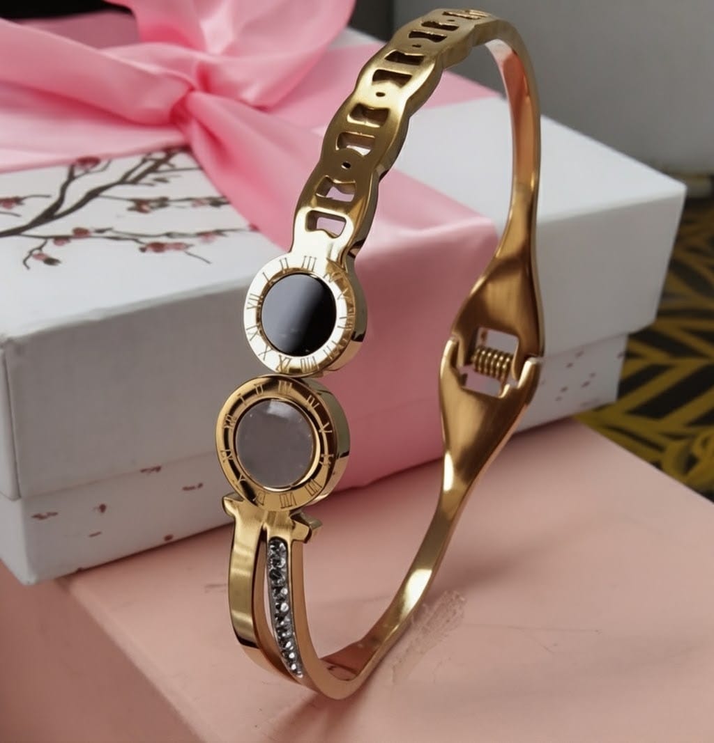 PREMIUM URBAN BLACK AND WHITE BRACLET